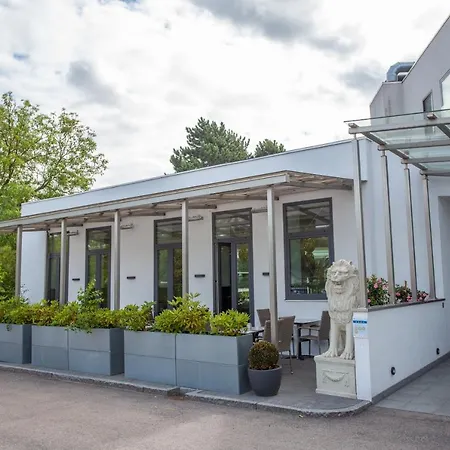 A 4* גלוסטרופ