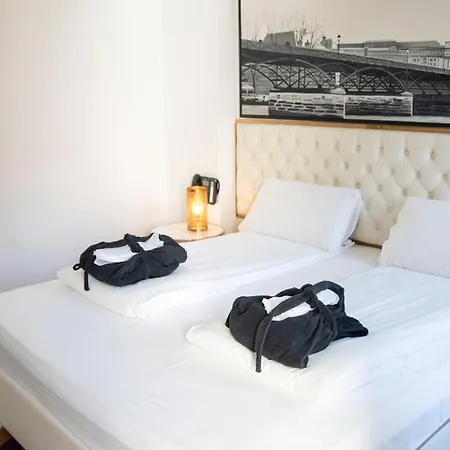 A Otel