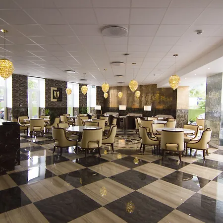 A 4* גלוסטרופ