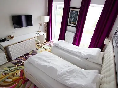 A 4* גלוסטרופ